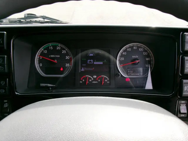 いすゞ フォワード 2RG-FRR90T2(2WD)の写真10