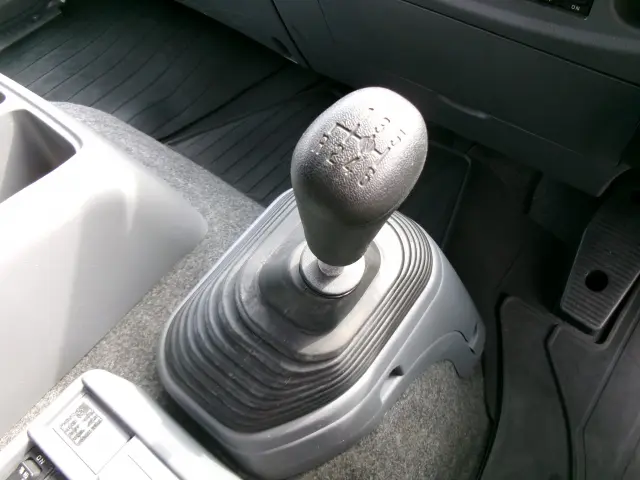 いすゞ フォワード 2RG-FRR90T2(2WD)の写真16