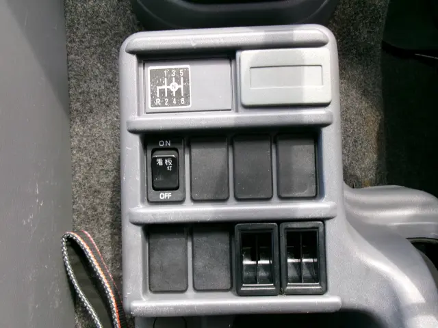 いすゞ フォワード 2RG-FRR90T2(2WD)の写真17