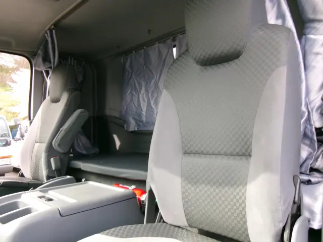 いすゞ フォワード 2RG-FRR90T2(2WD)の写真19