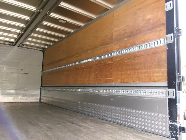 いすゞ フォワード 2RG-FRR90T2(2WD)の写真31