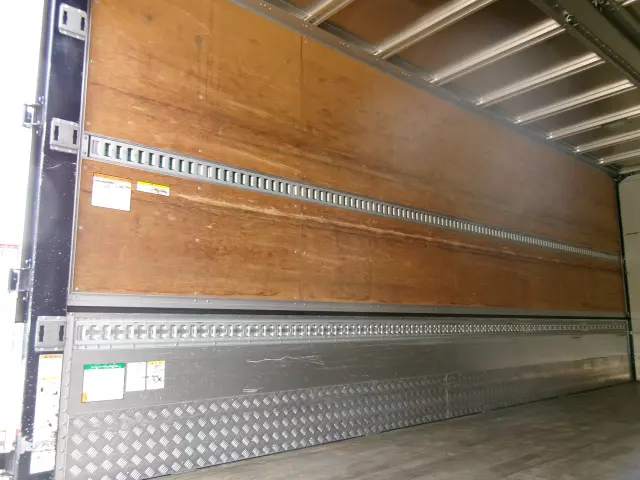 いすゞ フォワード 2RG-FRR90T2(2WD)の写真32