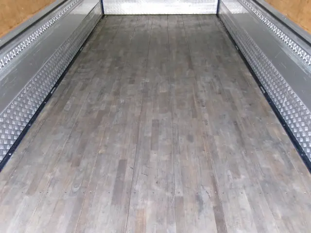 いすゞ フォワード 2RG-FRR90T2(2WD)の写真34