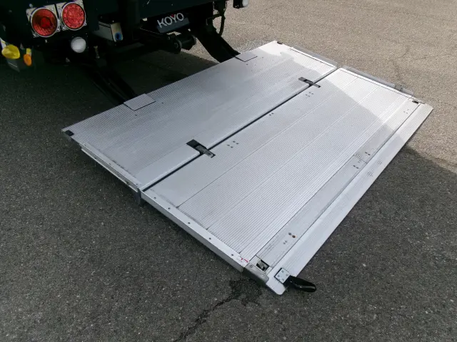 いすゞ フォワード 2RG-FRR90T2(2WD)の写真38