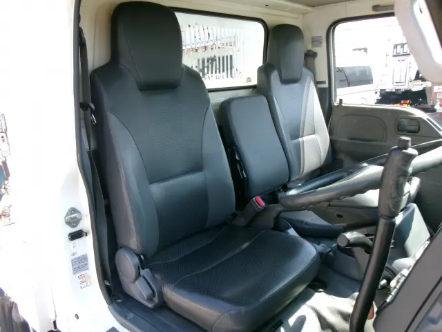 いすゞ エルフ TKG-NJR85AD(2WD)の写真5