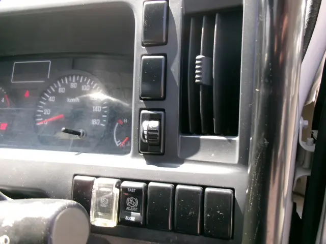 いすゞ エルフ TKG-NJR85AD(2WD)の写真8