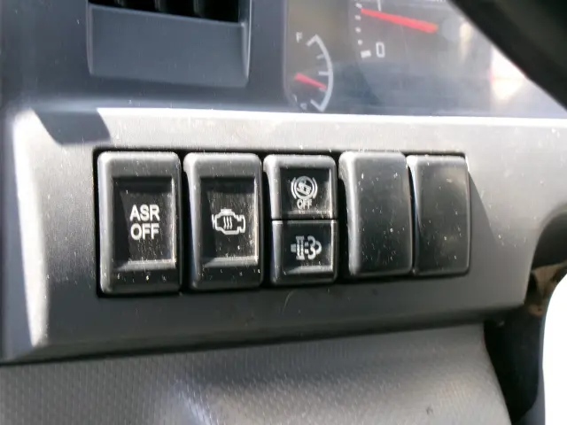 いすゞ エルフ TKG-NJR85AD(2WD)の写真9