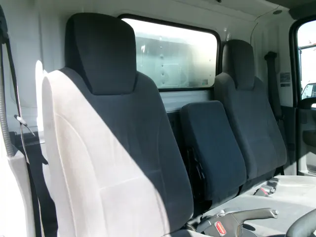 いすゞ エルフ TKG-NLR85AR(2WD)の写真6