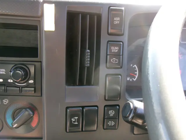 いすゞ エルフ TKG-NLR85AR(2WD)の写真11