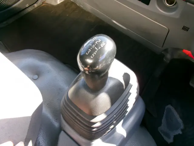 いすゞ エルフ TKG-NLR85AR(2WD)の写真13