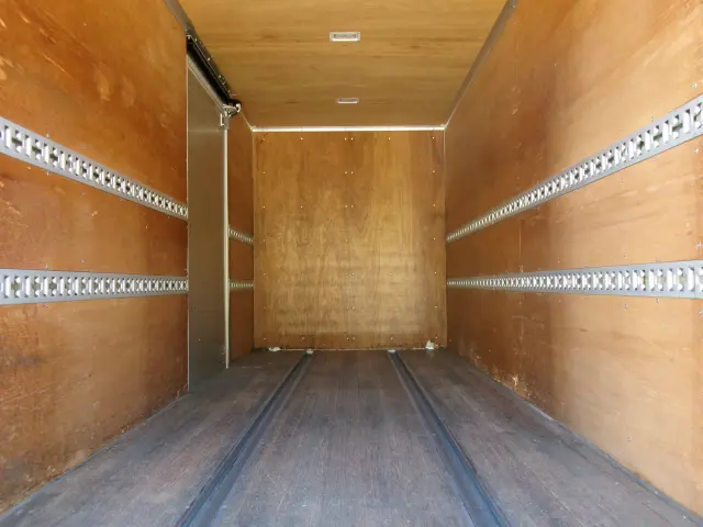 いすゞ エルフ TKG-NLR85AR(2WD)の写真20