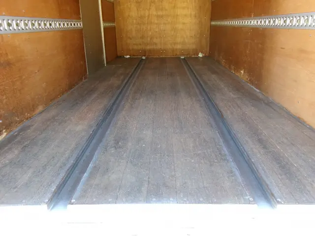 いすゞ エルフ TKG-NLR85AR(2WD)の写真24