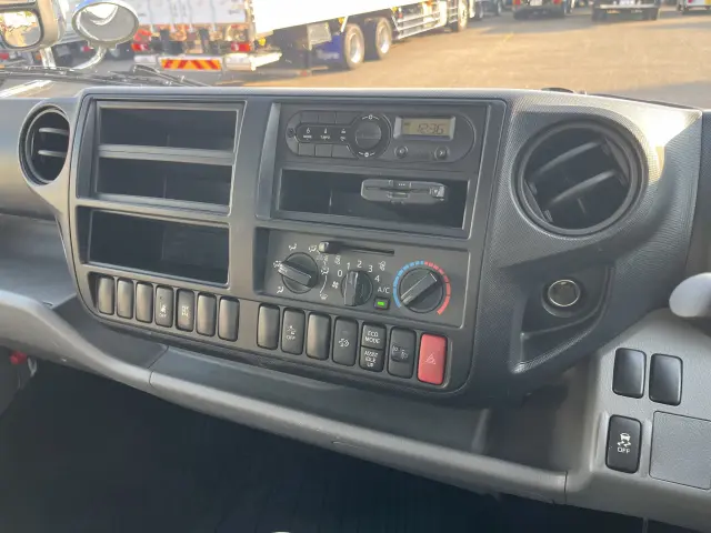 トヨタ ダイナ TKG-XZU712(2WD)の写真9