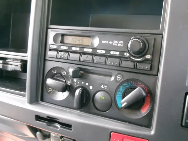 いすゞ エルフ SKG-NMR85AN(2WD)の写真17