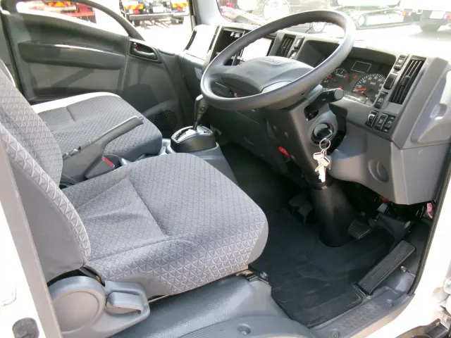 いすゞ エルフ TPG-NMR85AN(2WD)の写真5