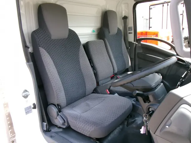 いすゞ エルフ TPG-NMR85AN(2WD)の写真6