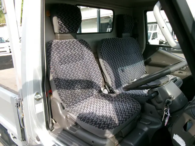 三菱 キャンターガッツ KC-FB501B(2WD)の写真10