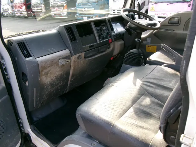 いすゞ エルフ TPG-NKR85AD(2WD)の写真11