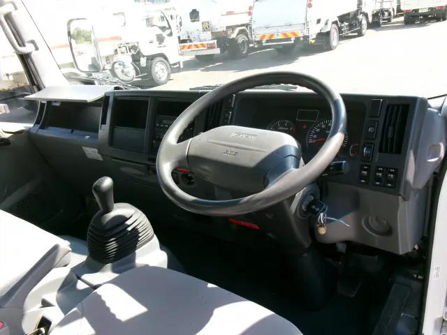 いすゞ エルフ TKG-NPR85AR(2WD)の写真5