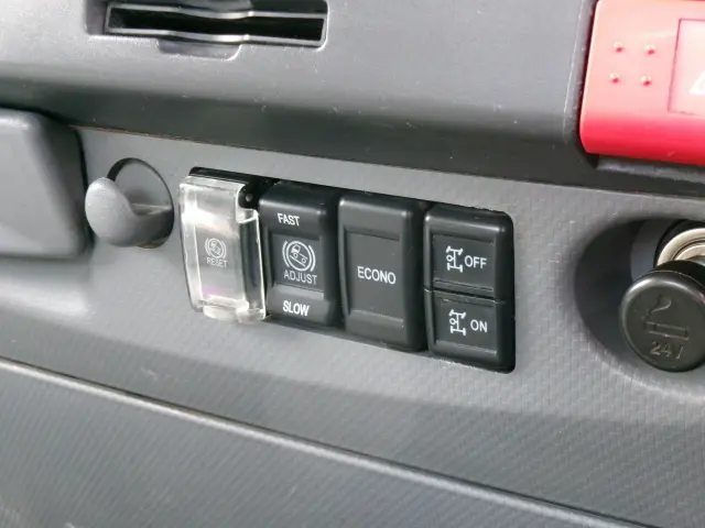 いすゞ エルフ TKG-NPR85YN(2WD)の写真16
