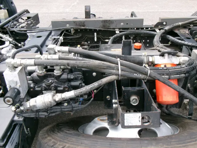 いすゞ エルフ TKG-NPR85YN(2WD)の写真28