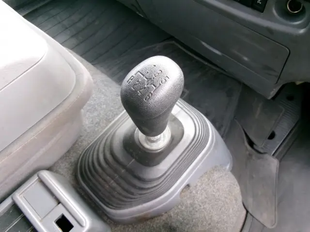 いすゞ フォワード TKG-FRR90S2(2WD)の写真11