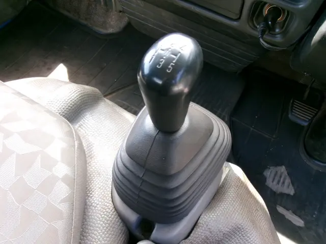 いすゞ エルフ NKR81AD(2WD)の写真18