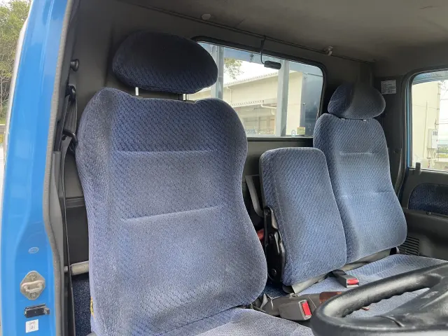 いすゞ エルフ KK-NKR71EA(2WD)の写真6