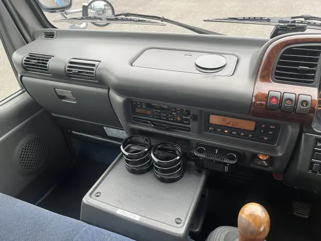 いすゞ エルフ KK-NKR71EA(2WD)の写真9