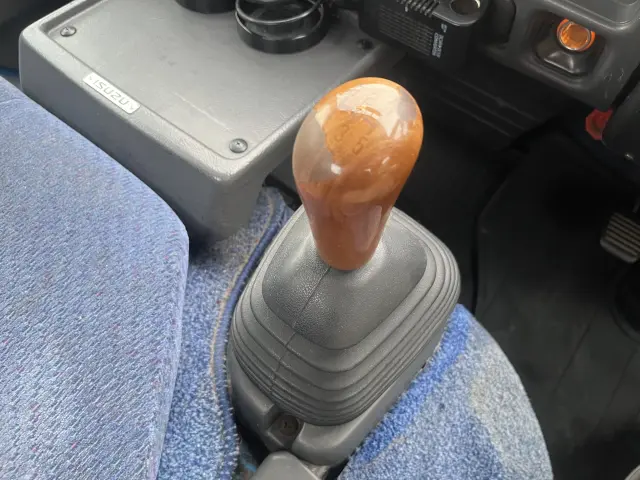 いすゞ エルフ KK-NKR71EA(2WD)の写真11