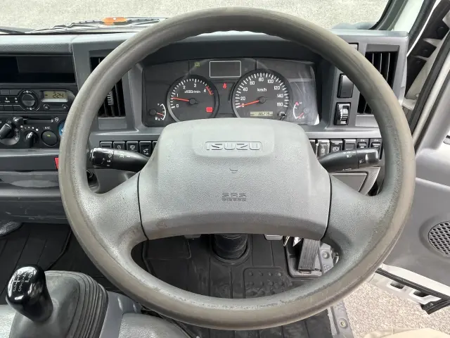 いすゞ エルフ TRG-NKR85A(2WD)の写真10