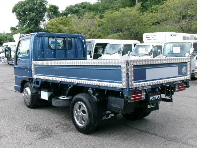 いすゞ エルフ KR-NKR81EA(2WD)の写真5