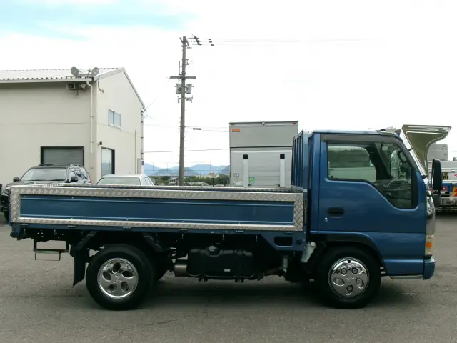 いすゞ エルフ KR-NKR81EA(2WD)の写真8