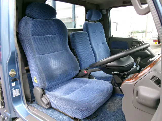 いすゞ エルフ KR-NKR81EA(2WD)の写真10