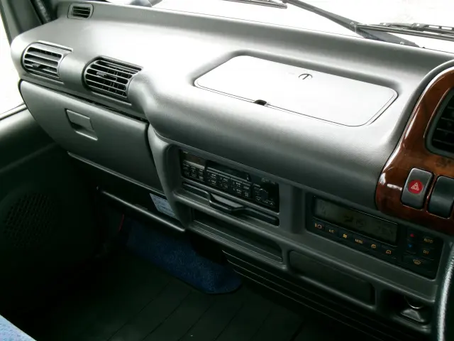 いすゞ エルフ KR-NKR81EA(2WD)の写真18