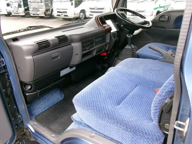 いすゞ エルフ KR-NKR81EA(2WD)の写真22