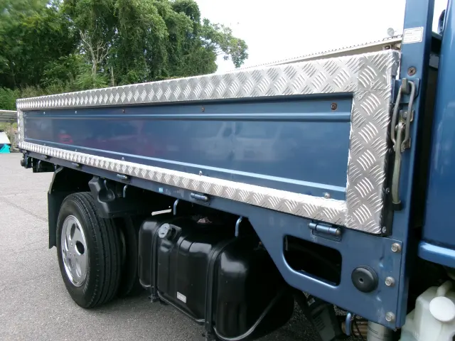 いすゞ エルフ KR-NKR81EA(2WD)の写真25