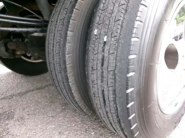 いすゞ エルフ KR-NKR81EA(2WD)の写真42