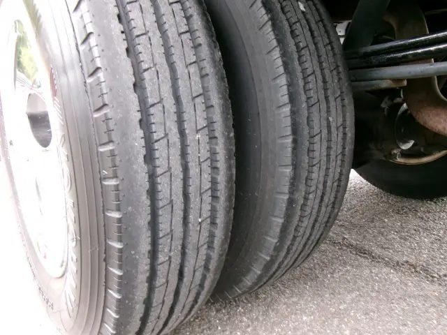 いすゞ エルフ KR-NKR81EA(2WD)の写真46