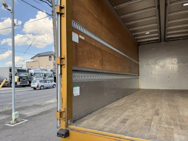 いすゞ フォワード 2RG-FRR90T2(2WD)の写真15