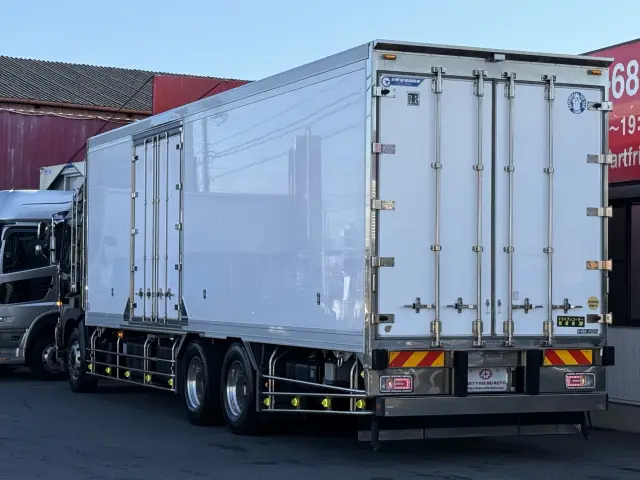 日野 プロフィア 2DG-FR1AHJ(未入力/関係無)の写真4