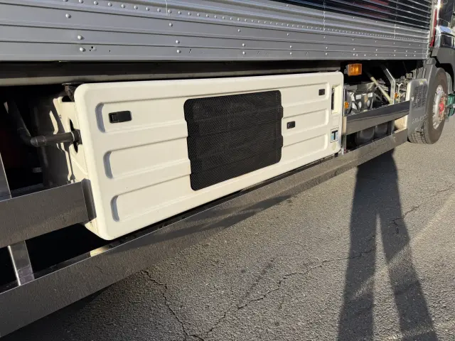 日野 プロフィア QPG-FR1EZEG(6x2)の写真11