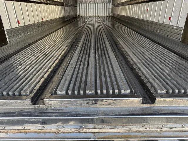 日野 プロフィア QPG-FR1EZEG(6x2)の写真14