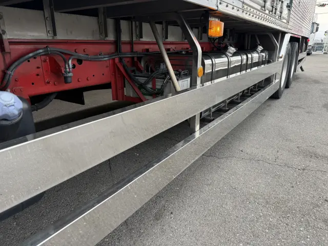 日野 プロフィア QPG-FR1EZEG(6x2)の写真32