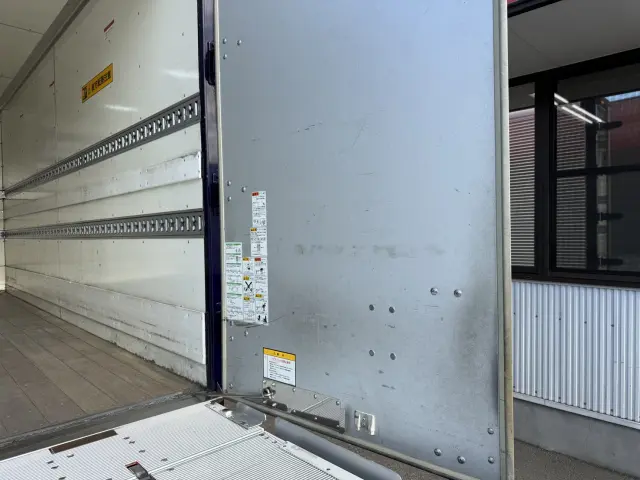 いすゞ エルフ 2RG-NPR88AN(2WD)の写真18