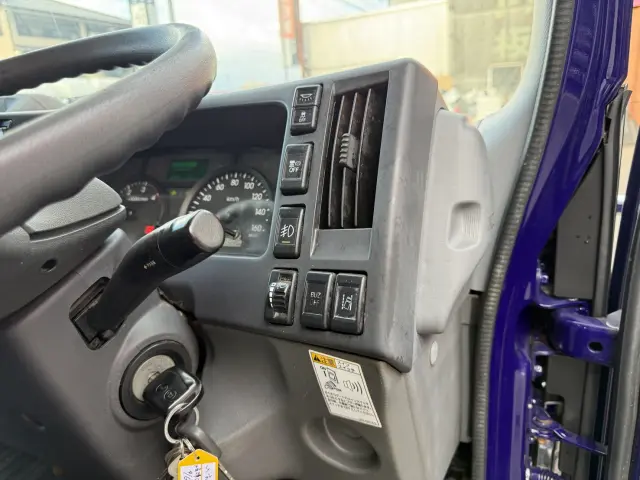 いすゞ エルフ 2RG-NPR88AN(2WD)の写真25