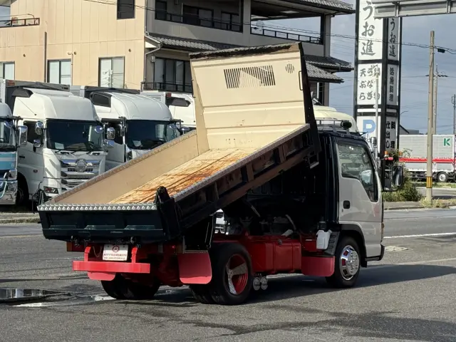 いすゞ エルフ KC-NKR66ED(2WD)の写真6