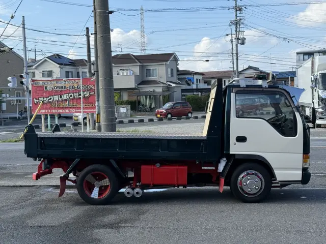 いすゞ エルフ KC-NKR66ED(2WD)の写真8