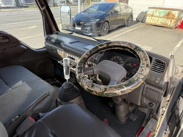 いすゞ エルフ KC-NKR66ED(2WD)の写真23
