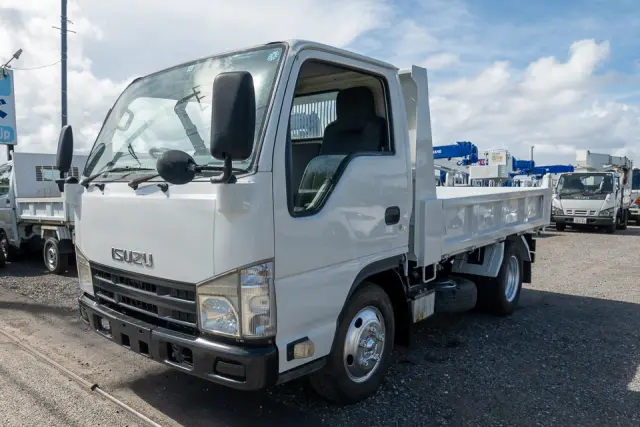 いすゞ エルフ SKG-NPR85AN(2WD)の写真1